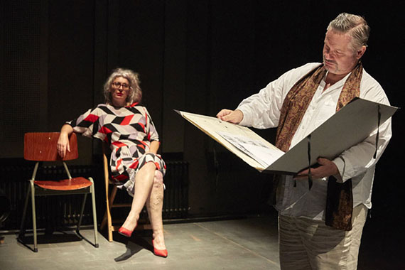 Th��tre: Tableau d'une ex�cution, de Howard Barker, mise en sc�ne de Vincent Bonillo, costumes Karine Dubois, photo de Martin Reeve